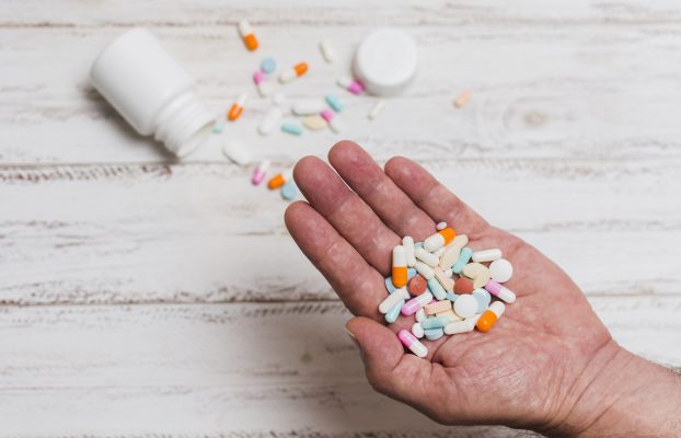 7 Common Brain-Slowing Anticholinergic Drugs Older Adults Should Use With Caution